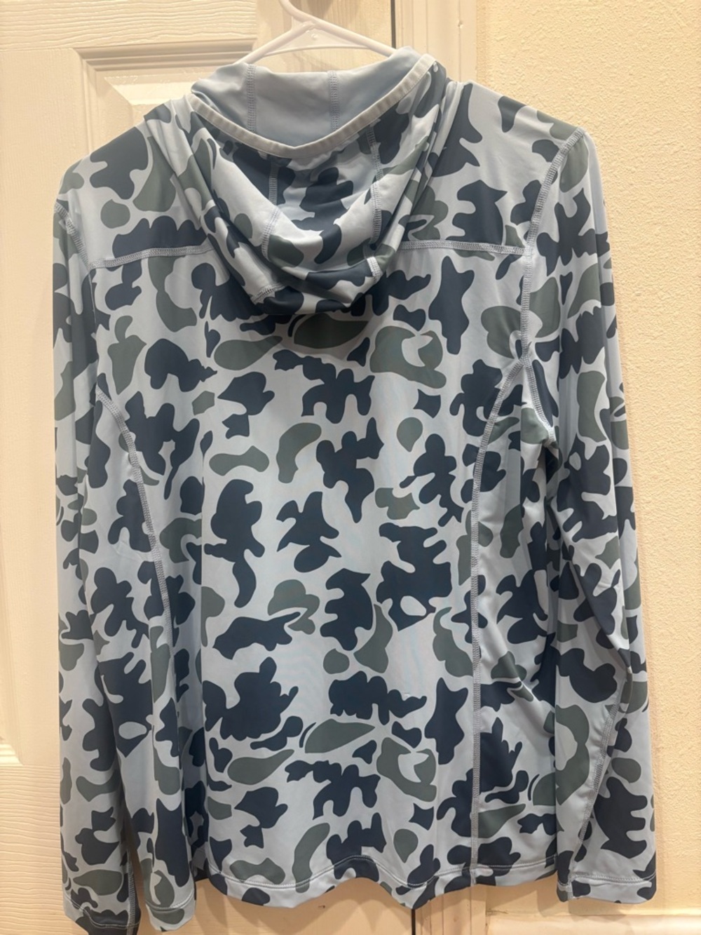 Orvis Sun DefenseLight Blue and Gray Camo Hooded Performance Shirt - Medium - Picture 5 of 7